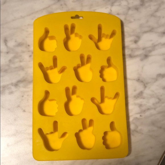 Urban Outfitters Hand Shaped Ice Silicon Tray - Picture 2 of 3
